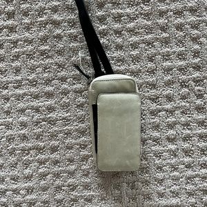 New cross-body phone and wallet pouch in white faux leather from Banana Republix